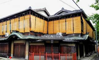 京都に残る旧色街「五条楽園」。ディープな遊郭・お茶屋の街からレトロで個性あふれる街へ【その１】