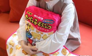 デザインそのままに♪ロングセラービスケット「たべっ子どうぶつ」が大きなクッションブランケットになったよ